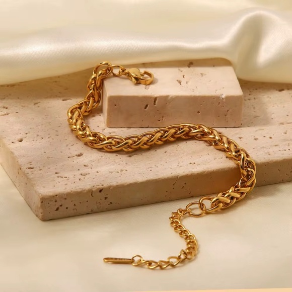 18K Gold Plated Chunky Braided Chain Bracelet - Picture 3 of 6